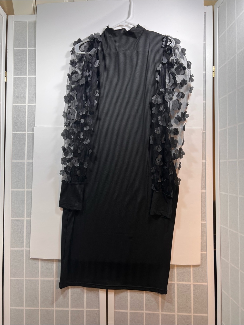 Sheer Floral Long-Sleeved Black Midi Fitted Dress